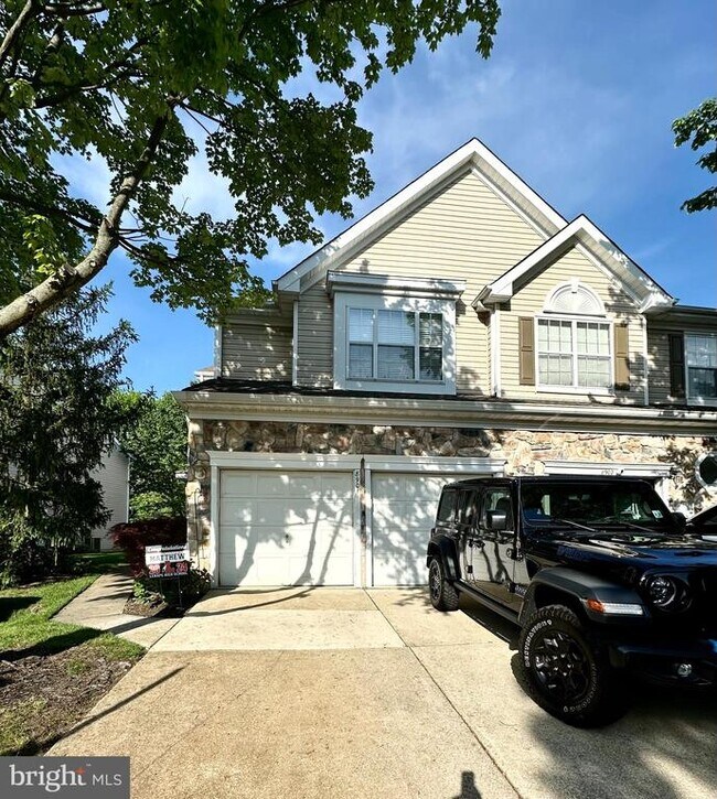 Building Photo - 8901 Normandy Dr