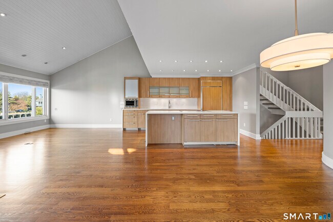 Building Photo - 1 Island Dr