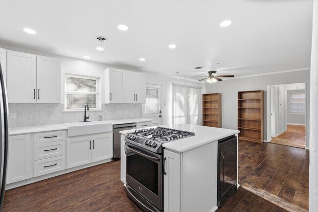 Building Photo - 106 N 9th St