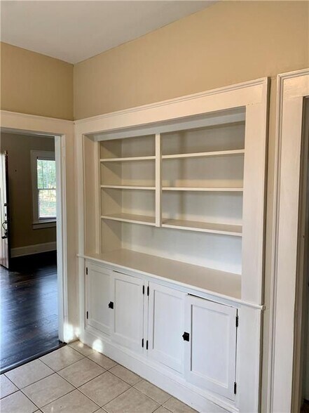 Building Photo - 293 Springdale Dr NE