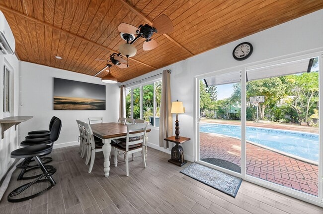 Building Photo - 407 Highwood Cir