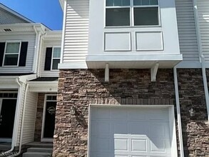 Building Photo - 31 Gerhard Pl