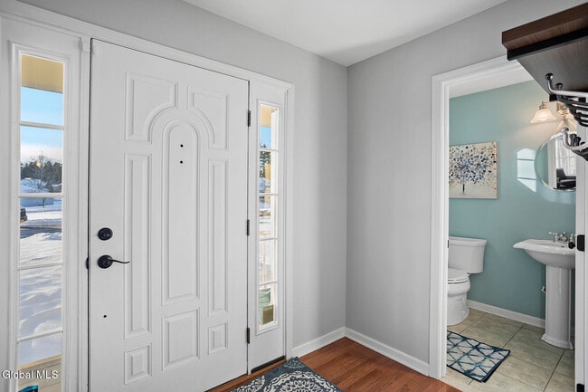 Building Photo - 8 Backstretch Ct