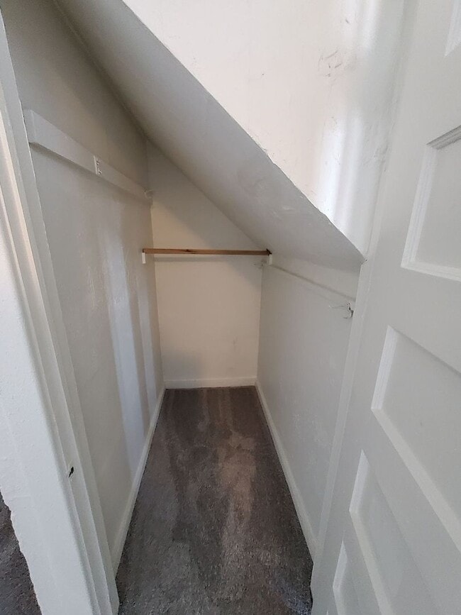 Building Photo - 317 Chute St