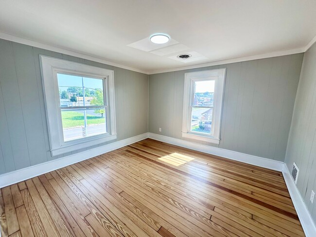 Building Photo - 139-141 W. Sandusky