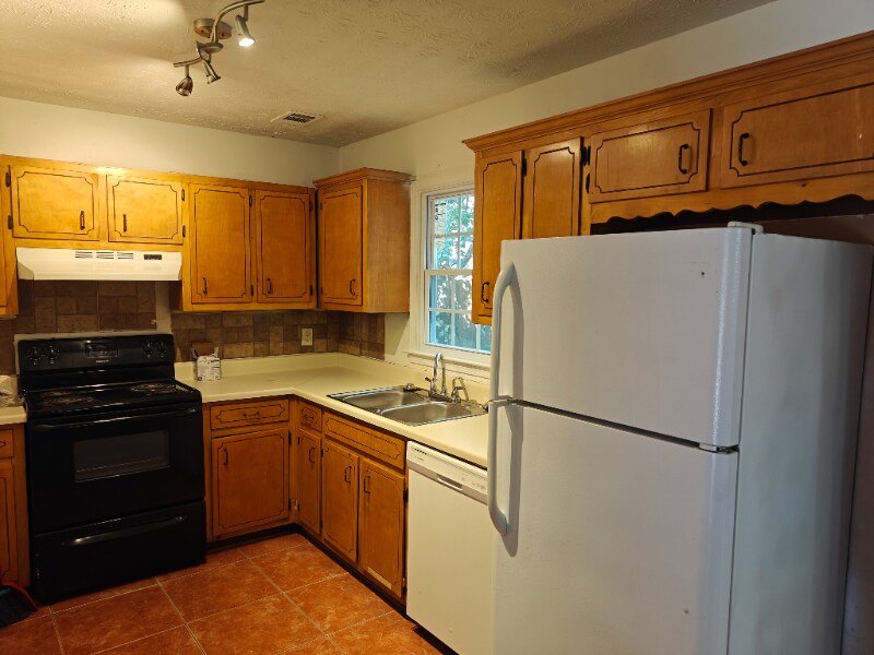 Building Photo - 1125 Memory Ln