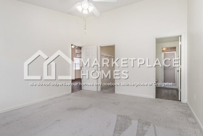 Building Photo - 733 Carpenters Way