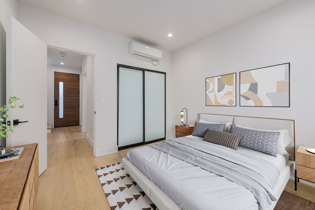 Building Photo - 741 N Gramercy Pl