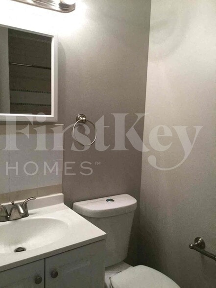 Building Photo - 3549 SW 16th St