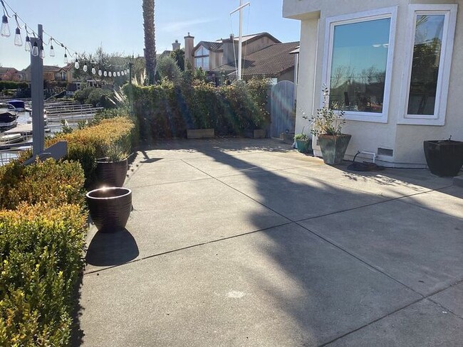 Building Photo - Napa Yacht Club Riverfront home in gated c...