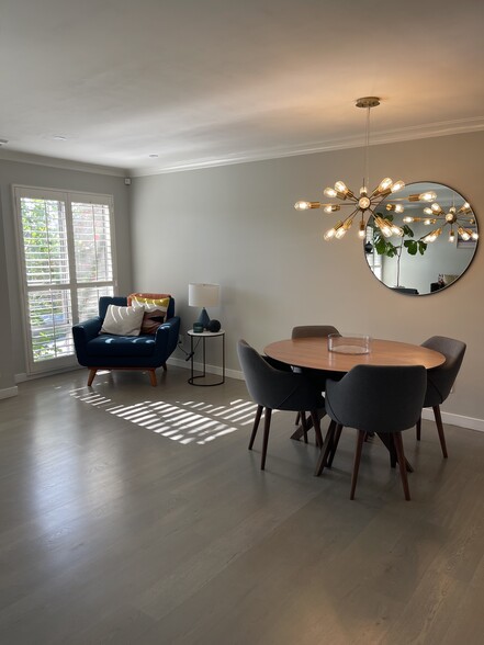 Dinning area and extra seating - 8960 Cynthia St