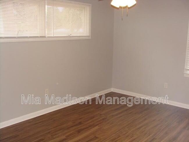 Building Photo - 11 Catherine Cir