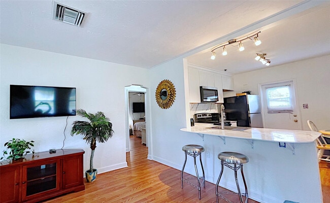 Building Photo - 342 SW 2nd Ave