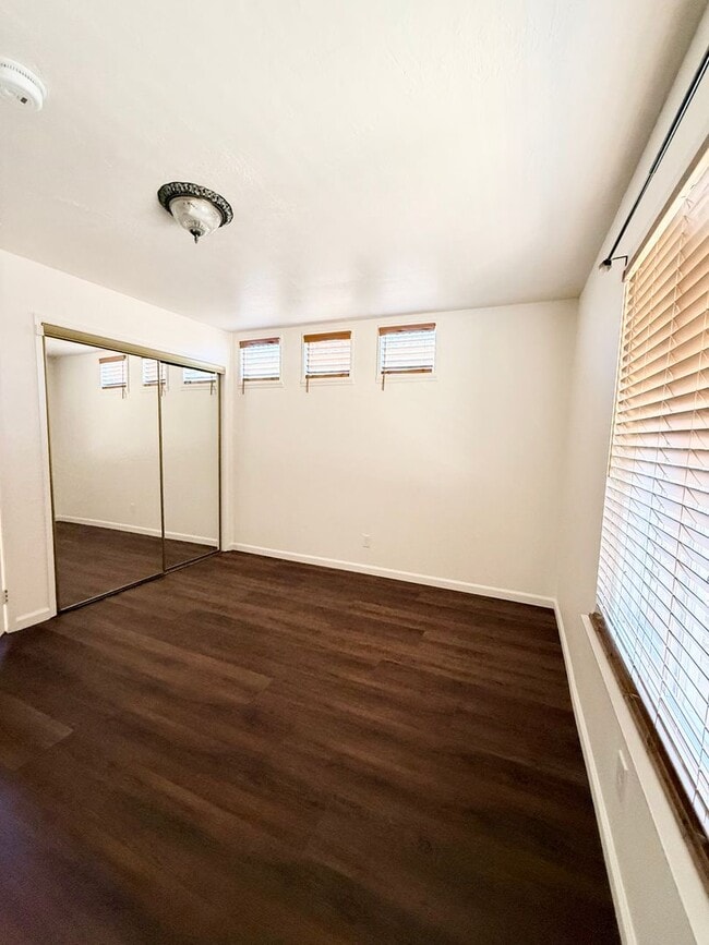 Building Photo - Luxury 1 Bedroom 1 Bathroom Available Now!