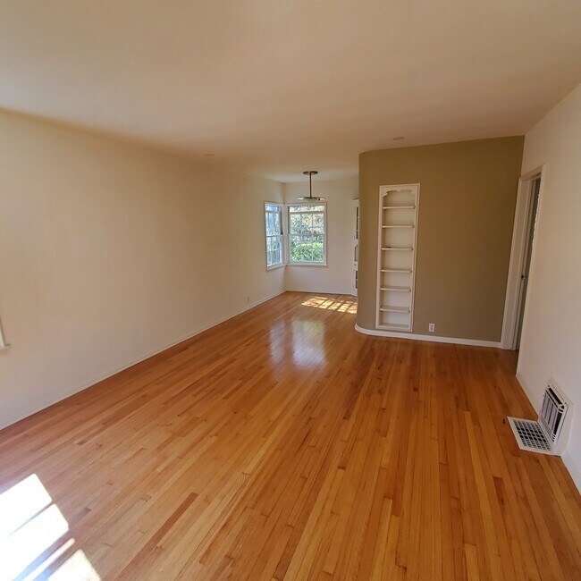 Living Room - 847 12th St