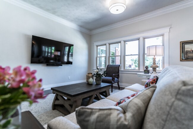 Building Photo - 101 N Rose St