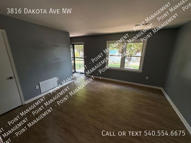 Building Photo - 3816 Dakota Ave NW