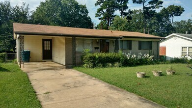 Building Photo - 10005 Raymond Dr