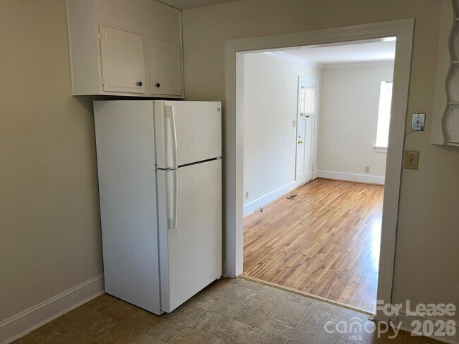 Building Photo - 1308 S Kings Dr