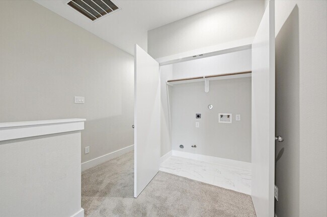 Building Photo - 8664 Easthaven Blvd