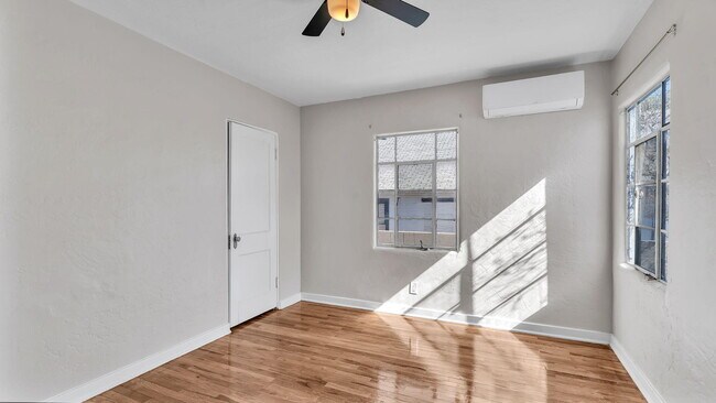 Building Photo - 205 Harvard Dr SE