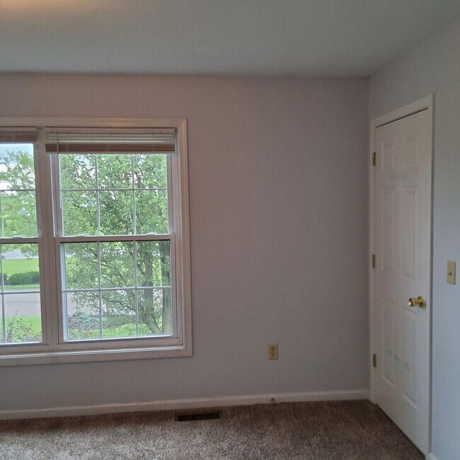 Building Photo - 2911 Miamiview Ct