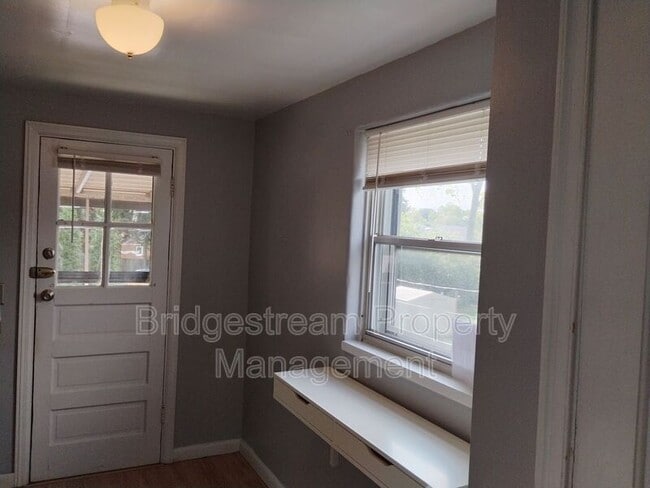 Building Photo - 108 Bellaire Ave