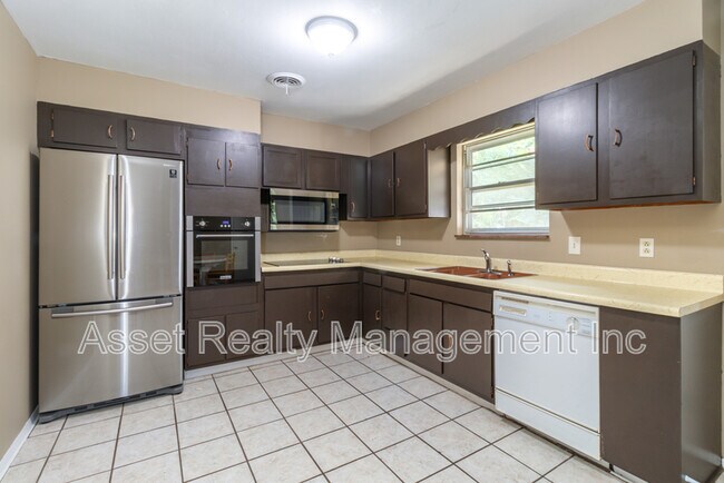Building Photo - 6633 Wachese Ln