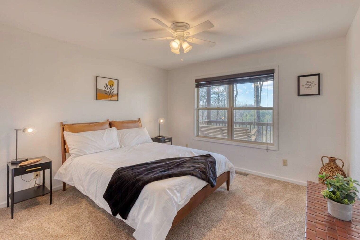 Building Photo - 742 E 2nd St