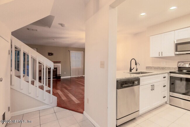 Building Photo - 1518 Spindrift Cir W