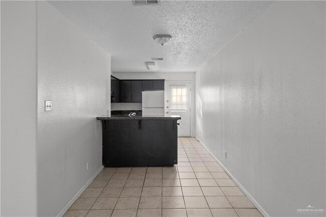 Building Photo - 1219 W Carmen Ave