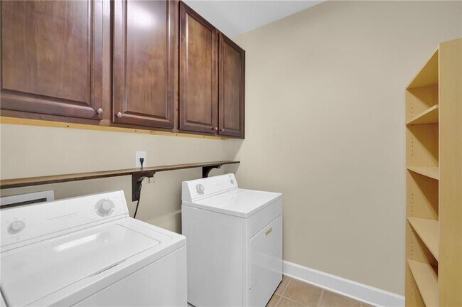Building Photo - 3708 Majestic Oak Dr SW