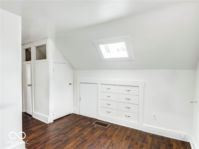 Building Photo - 321 N Park Ave