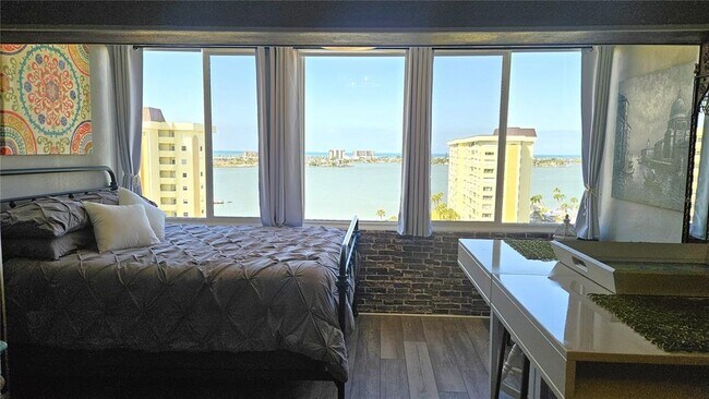 Building Photo - 4575 Cove Cir