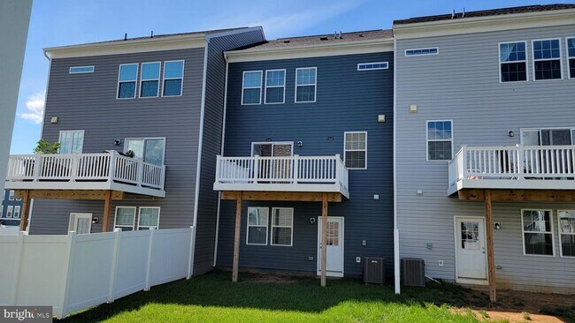 Building Photo - 39 Stafford Pl
