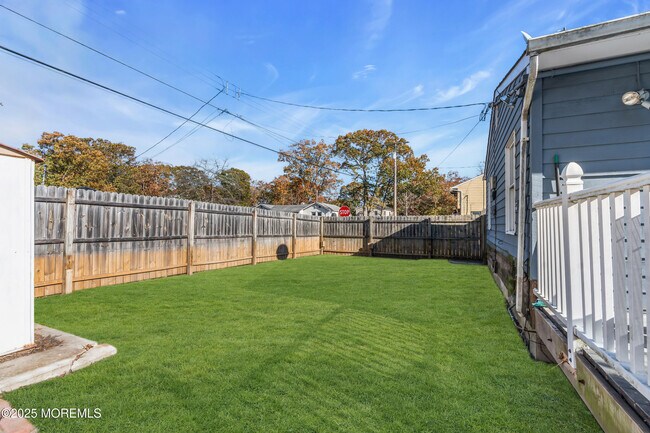 Building Photo - 526 Bradley Blvd