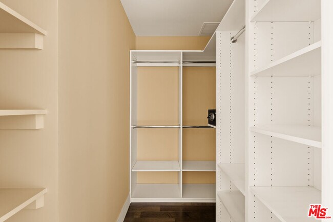 Building Photo - 10350 Wilshire Blvd