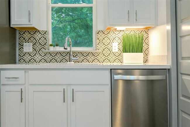 Building Photo - 4303 Chester St