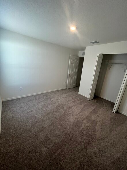 Building Photo - 27 Wood Cedar Dr