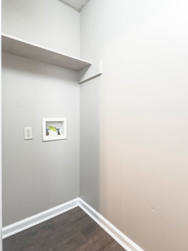 Building Photo - 587 Joshua Dr