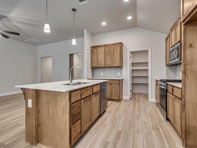 Building Photo - 417 Pergola St