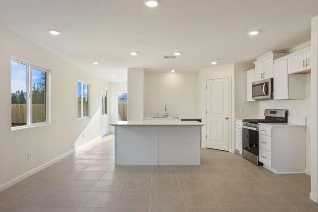 Building Photo - Brand new house ready to be your next home