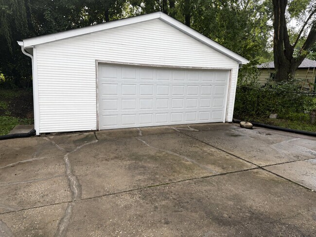 Building Photo - 217 S Orchard Dr