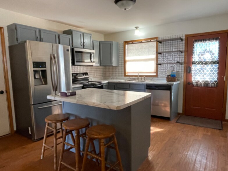 Building Photo - 1610 N Hume Ave