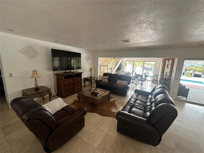 Building Photo - 2908 Bayview Dr