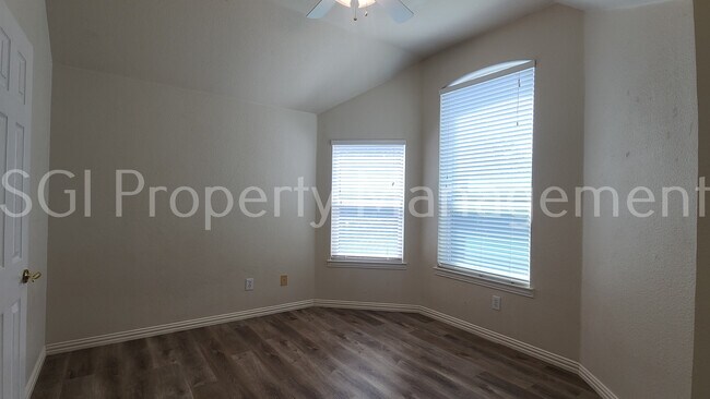 Building Photo - 329 Parkhurst Ln