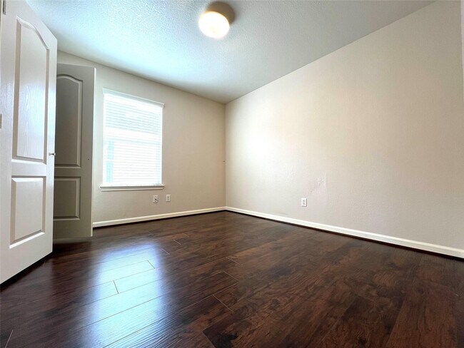 Building Photo - 20910 Lansing Ridge Ln