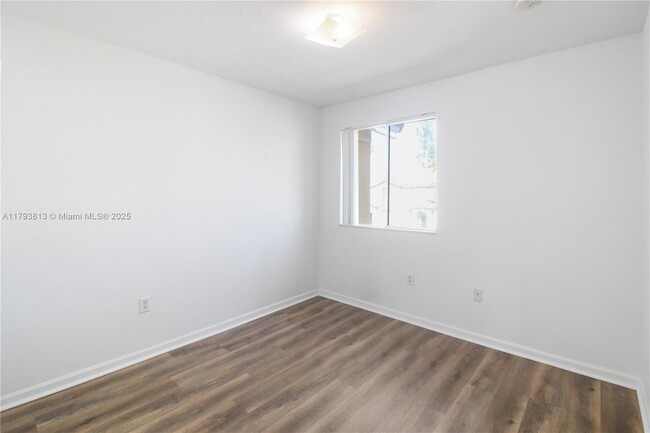 Building Photo - 1438 SE 24th Ct