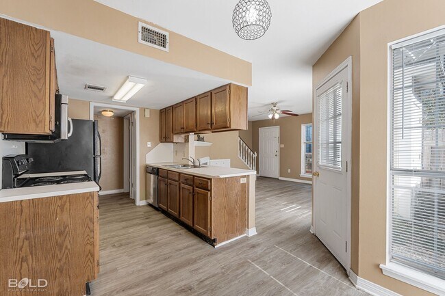 Building Photo - End Unit in Cobblestone