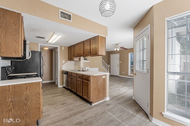 Building Photo - End Unit in Cobblestone with covered parking